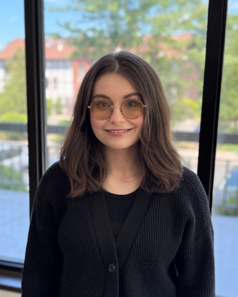 Julia, orthodontic care coordinator at La Petite Dent